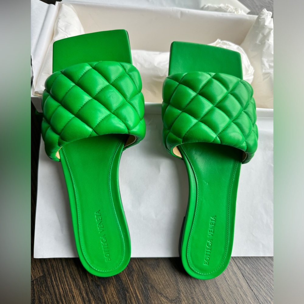 Bottega Veneta Padded Leather Lido Sandal in exquisite Bottega Green